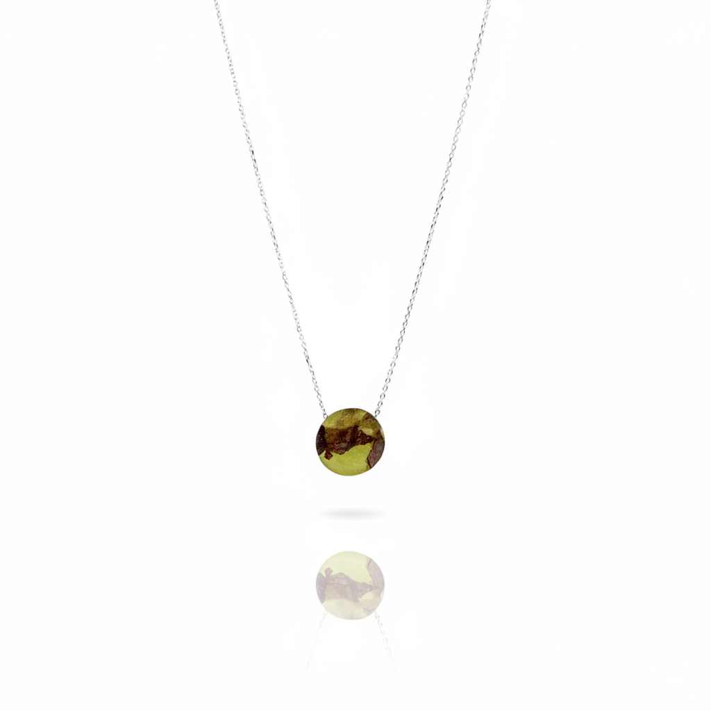 Green round pendant with natural reflection